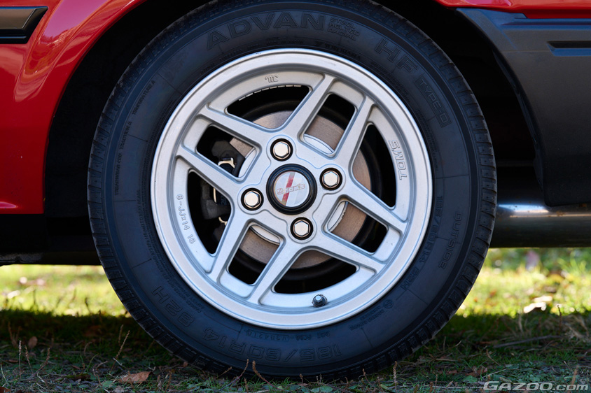 トヨタ・カローラレビン（AE86/ハチロク）のトムスの井桁ホイール