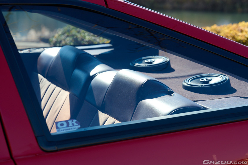 トヨタ・カローラレビン（AE86/ハチロク）のリアのスピーカー