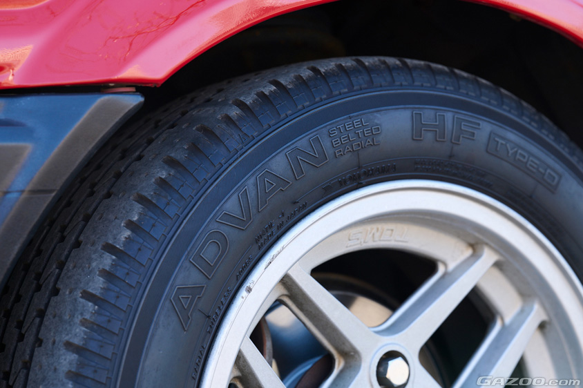 トヨタ・カローラレビン（AE86/ハチロク）が履いているADVAN HF Type D