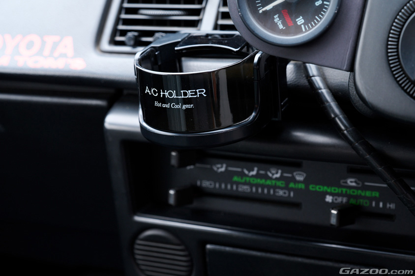 トヨタ・カローラレビン（ハチロク／AE86）のドリンクホルダー