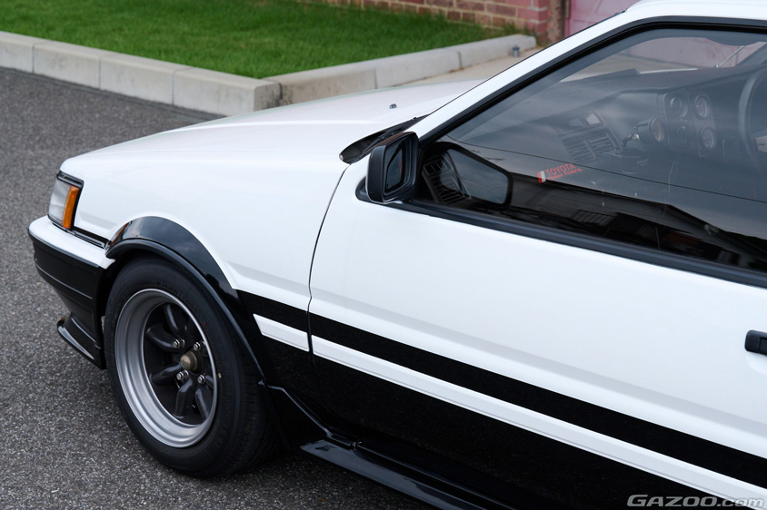 トヨタ・カローラレビン（ハチロク／AE86）の左サイド