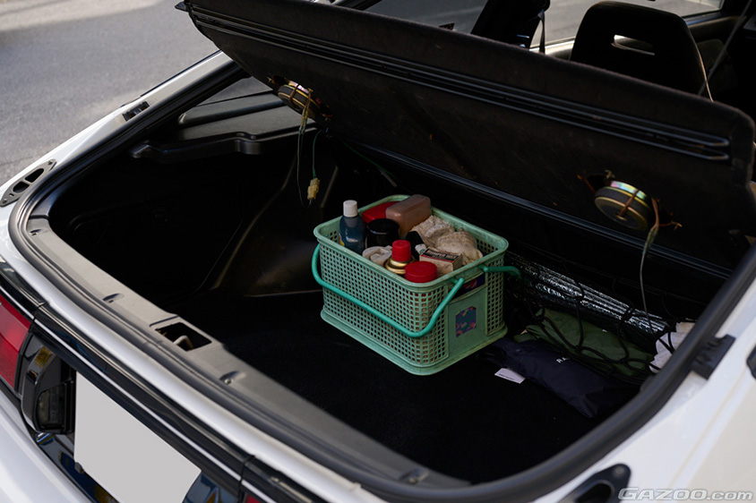 トヨタ・カローラレビン（AE86）のラゲッジルーム