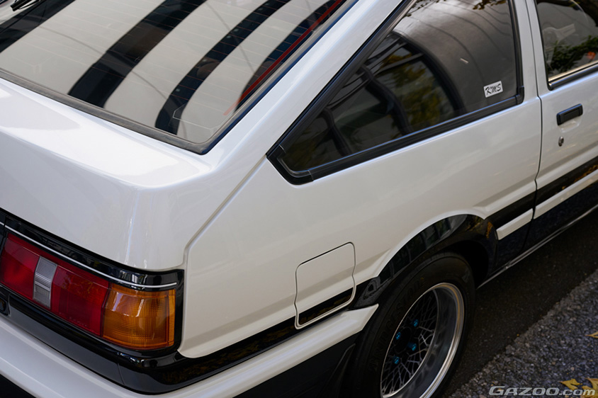 トヨタ・カローラレビン（AE86）の右後ろリヤ