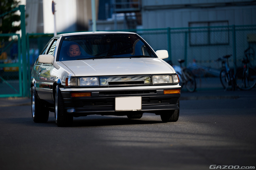 トヨタ・カローラレビン（AE86）
