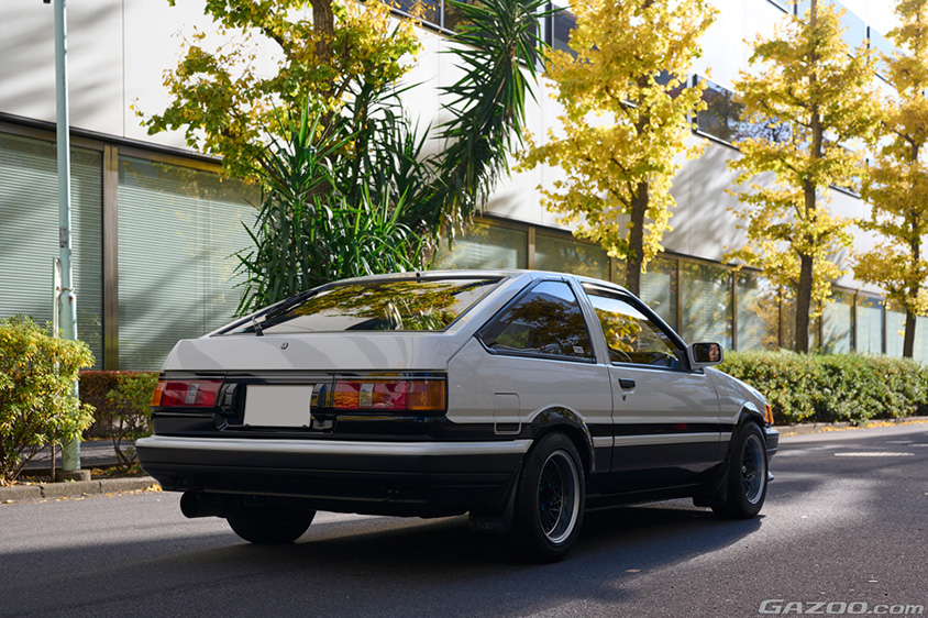 トヨタ・カローラレビン（AE86）のリヤ