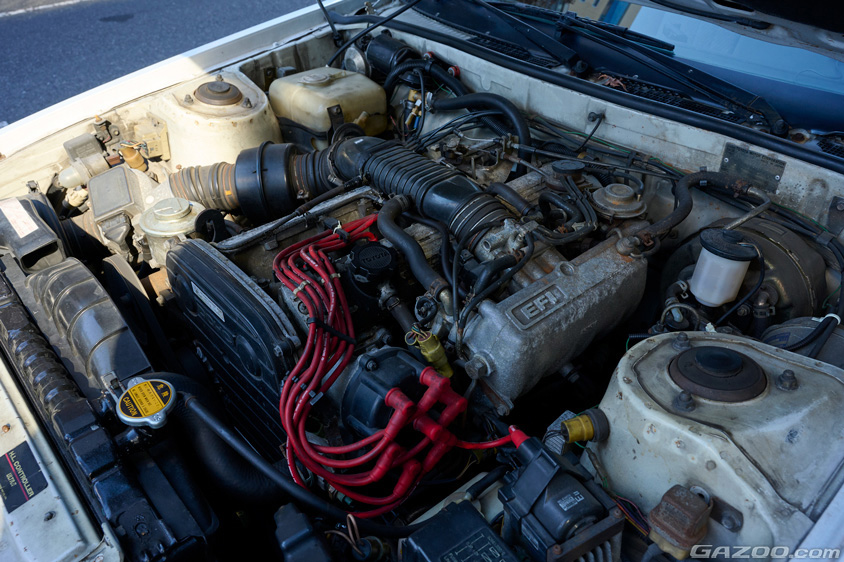 トヨタ・セリカスープラのエンジンルーム