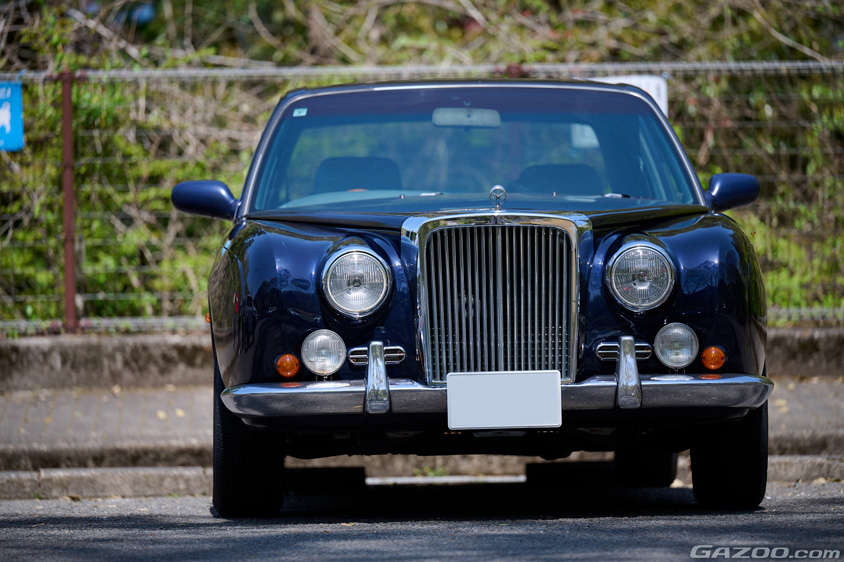 光岡・ガリューの正面