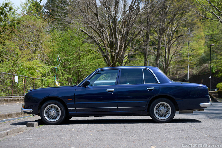 光岡・ガリューのサイドからのスタイル