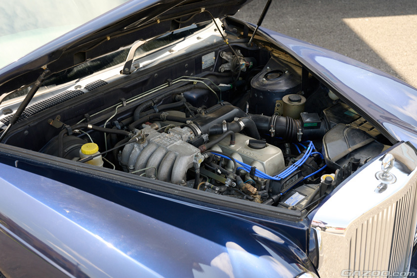 光岡・ガリューのエンジンルーム