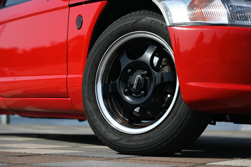 ホンダ・ビートの右前タイヤ