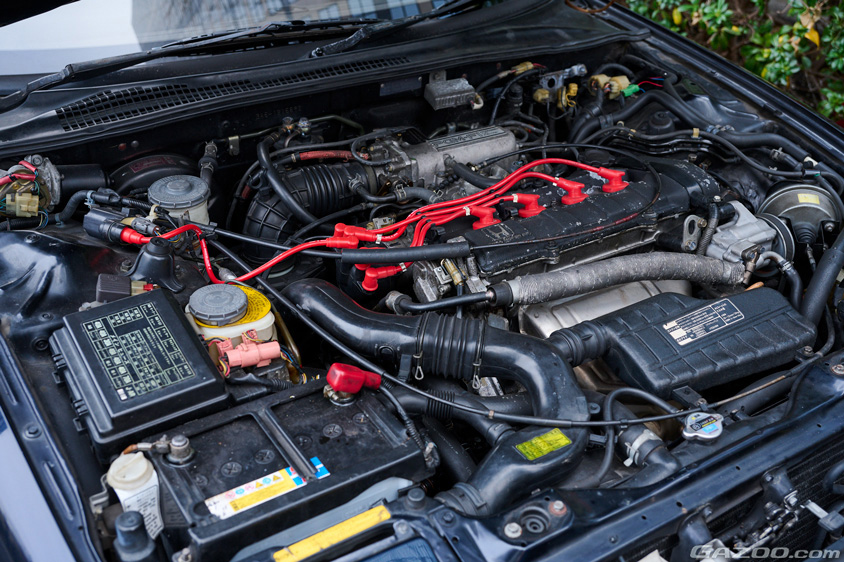 ホンダ・プレリュード Si 4WS(BA5)のエンジンルーム