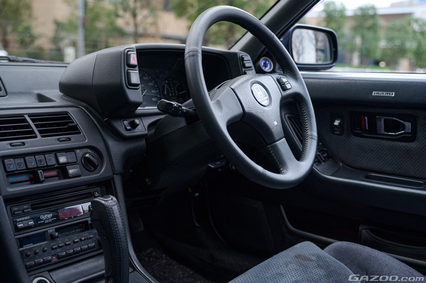 ホンダ・プレリュード Si 4WS(BA5)の運転席