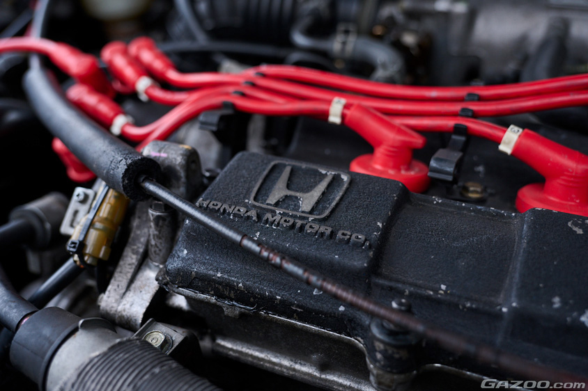 ホンダ・プレリュード Si 4WS(BA5)のエンジンのホンダエンブレム