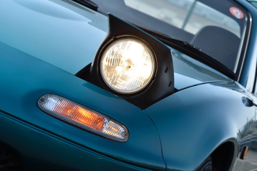 マツダ・ロードスター(NA型)のヘッドライト