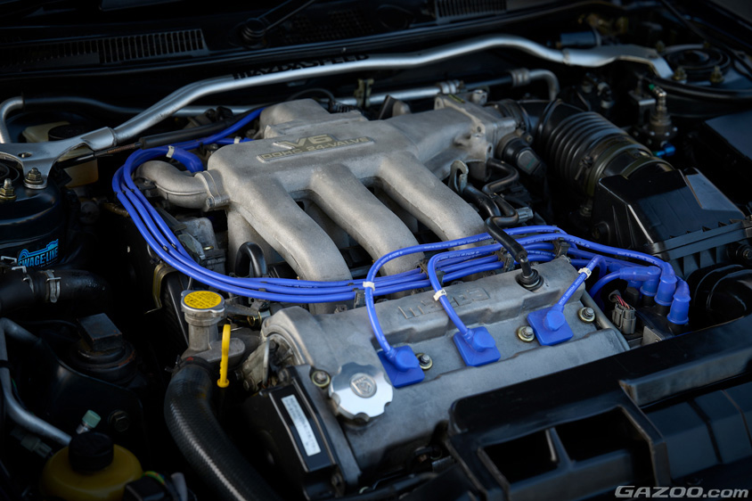 マツダ・ユーノス500の「KF-ZE型」と呼ばれる排気量1995cc、V型6気筒DOHCエンジン