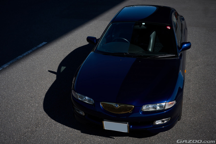 ブレイブブルーマイカにオールペンしたマツダ・ユーノス500