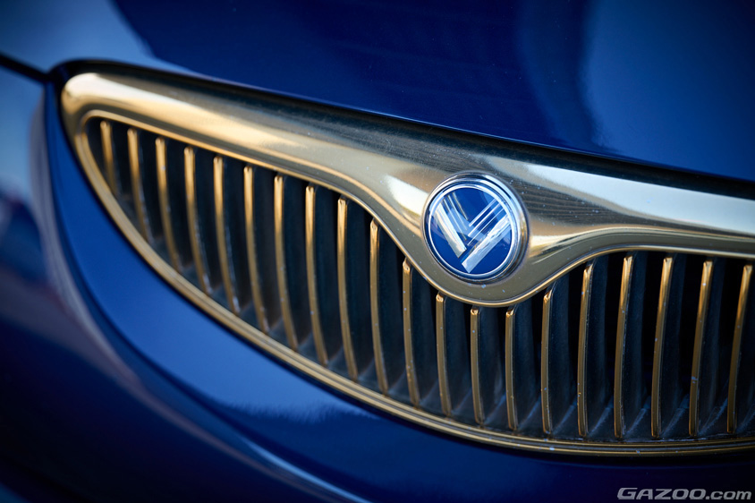 マツダ・ユーノス500のグリル