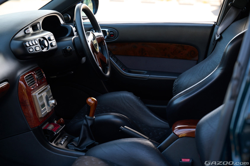 マツダ・ユーノス500の運転席