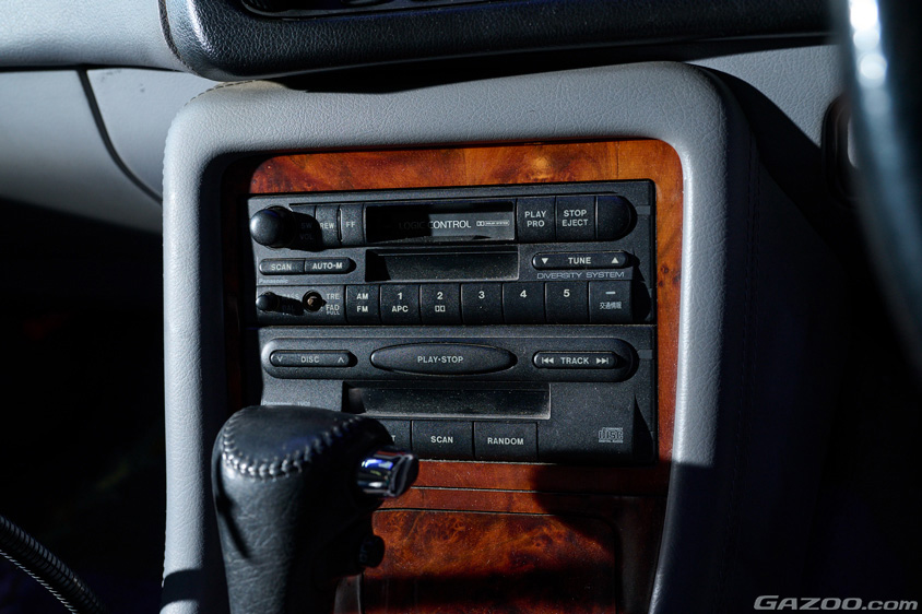 マツダ・センティアのセンターコンソール