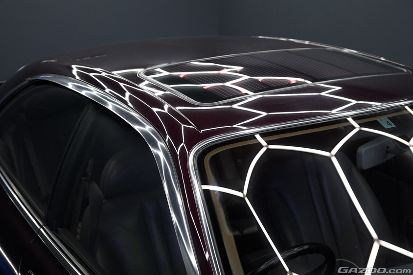 マツダ・センティアの鏡面仕上げされたルーフ