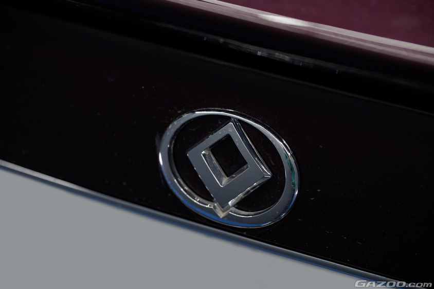 マツダ・センティアのエンブレム