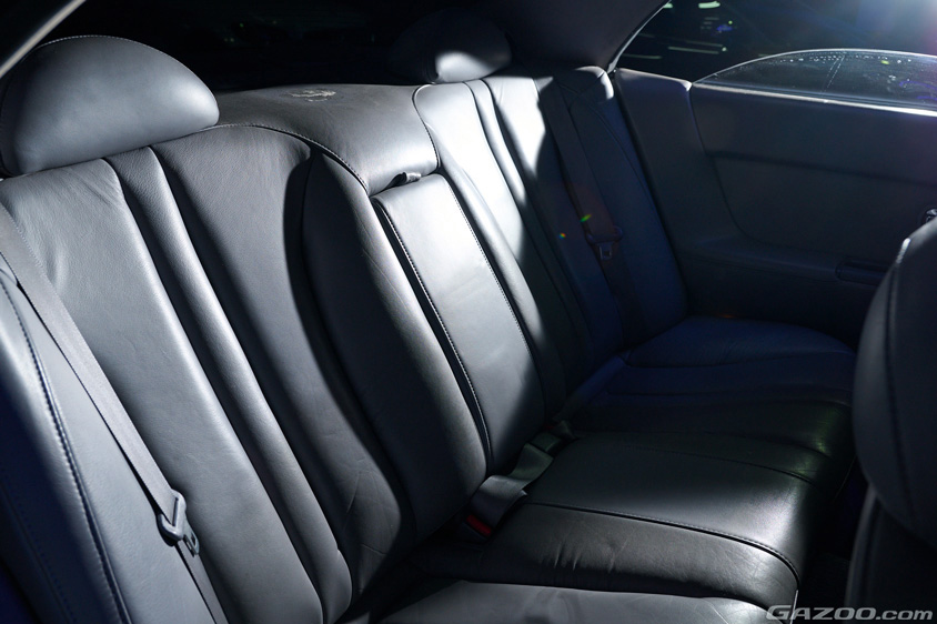 マツダ・センティアの本革仕様の後席