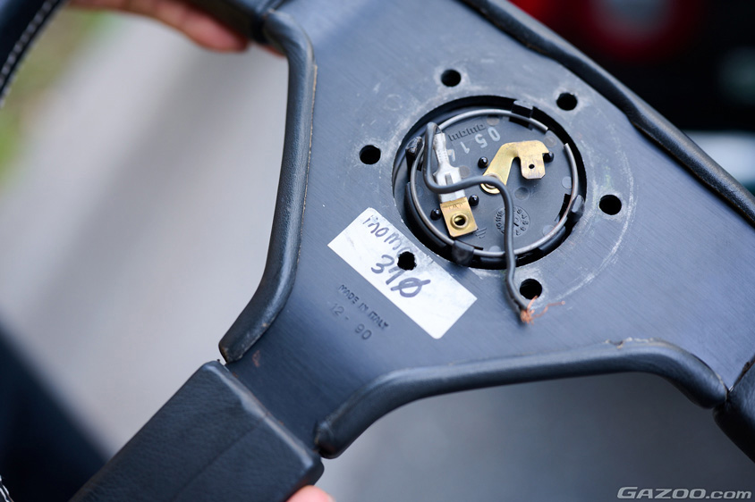 マツダ・ユーノスロードスター VRリミテッドシート コンビネーションBのステアリングの裏側