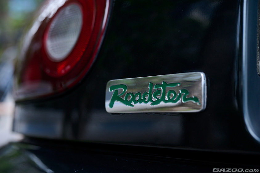 マツダ・ユーノスロードスター VRリミテッドシート コンビネーションBのリアのエンブレム