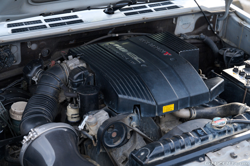 三菱自動車・パジェロエボリューションの3.5L V型6気筒DOHCエンジン「6G74型」