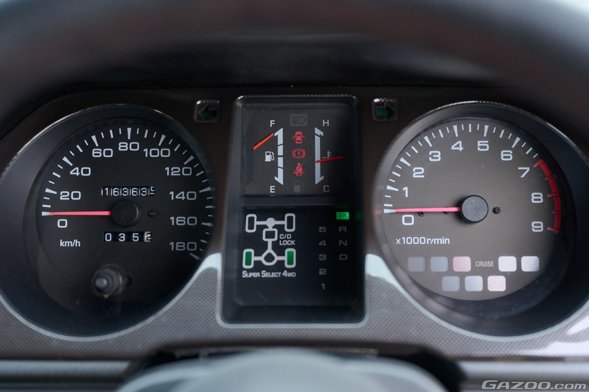 三菱自動車・パジェロエボリューションのメーター