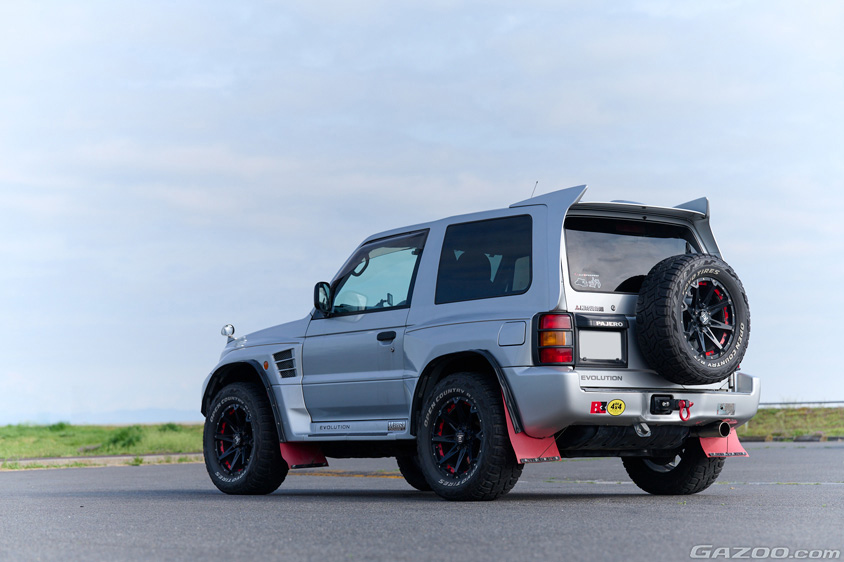 三菱自動車・パジェロエボリューションの左リヤビュー