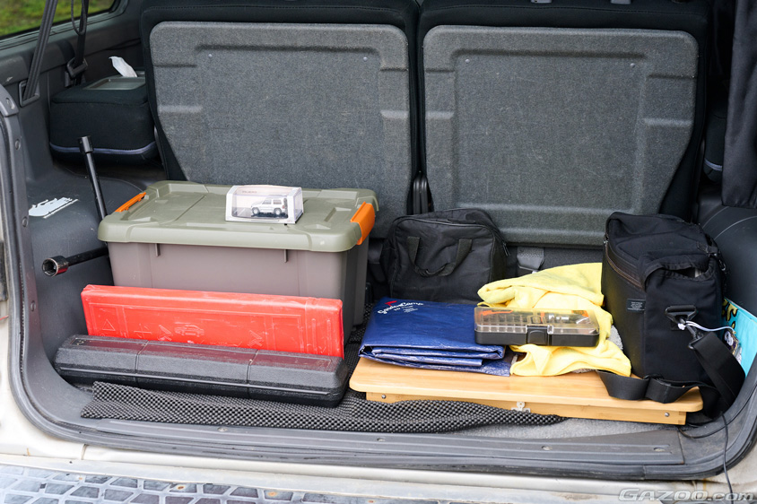 三菱自動車・パジェロエボリューションのラゲッジルーム