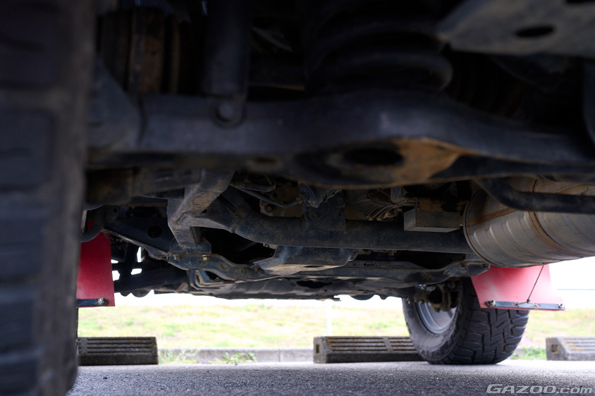 三菱自動車・パジェロエボリューションのフロア下