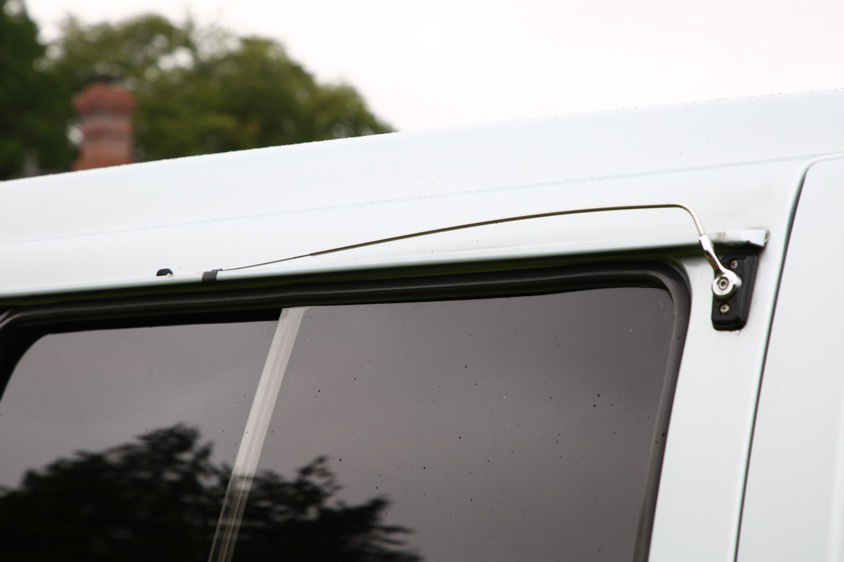 日産・バネットラルゴ(KUGNC22) ロッドアンテナ