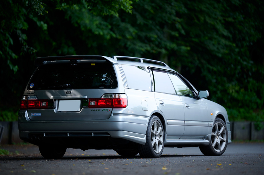 日産・ステージアの右リヤビュー