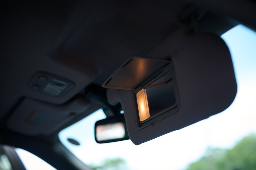 日産・ステージアのサンバイザー