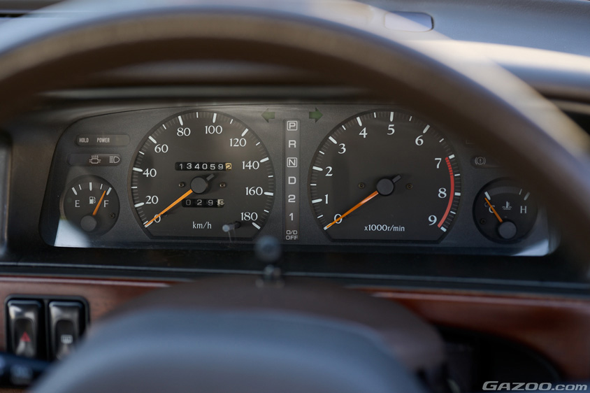 日産・ローレル メダリスト ツインカム24Vターボのメーター