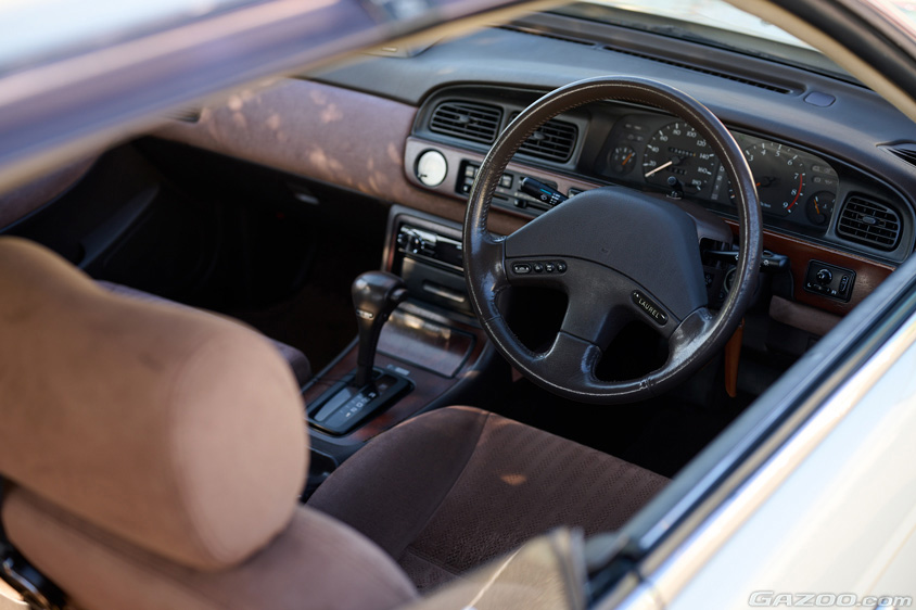 日産・ローレル メダリスト ツインカム24Vターボの運転席