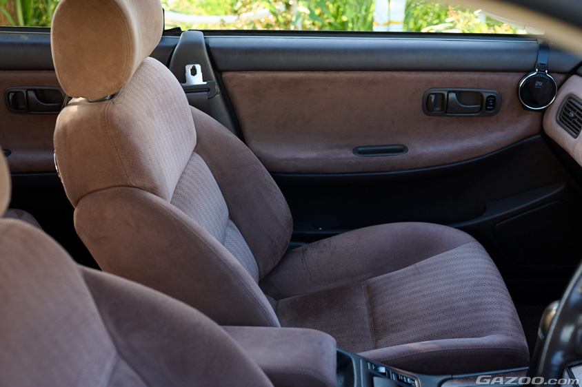 日産・ローレル メダリスト ツインカム24Vターボのエクセーヌシート