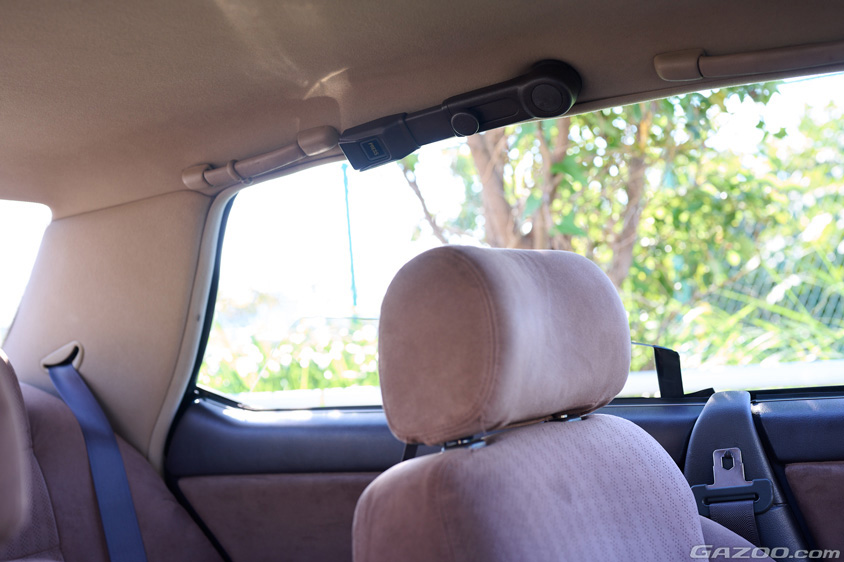 日産・ローレル メダリスト ツインカム24Vターボの分割型のシートベルト