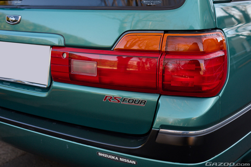 日産・ステージアのテールランプ