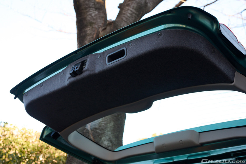 日産・ステージアのリヤゲート