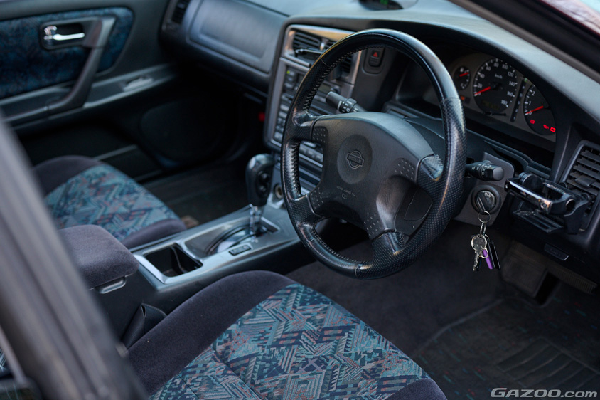 日産・ステージアの運転席