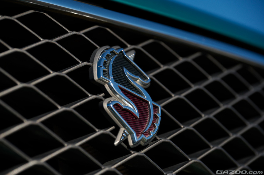 日産・ステージアのエンブレム