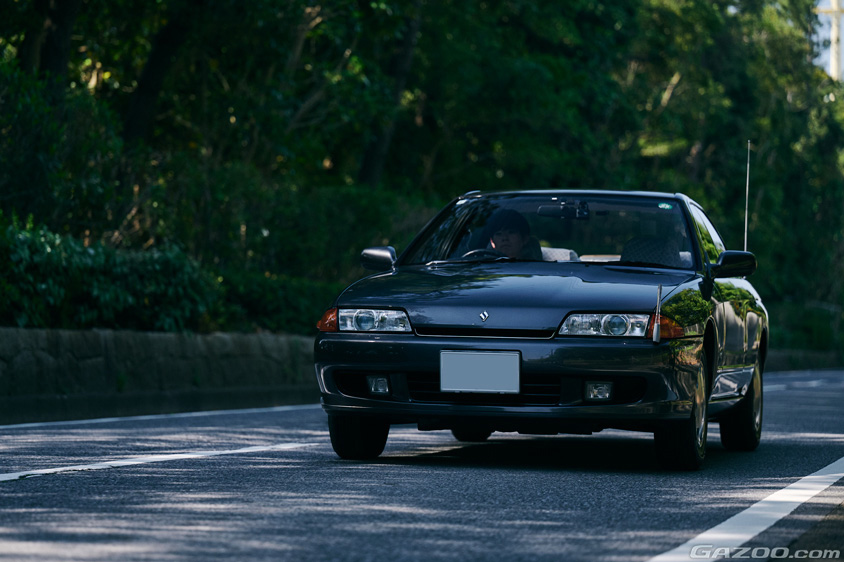 走行する日産・スカイライン スカイライン GTE タイプX