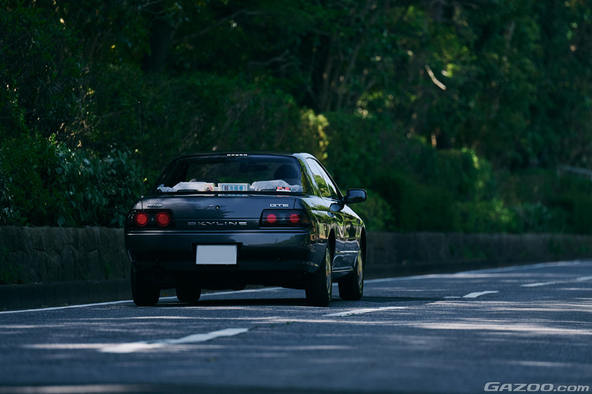 走り去る日産・スカイライン スカイライン GTE タイプX