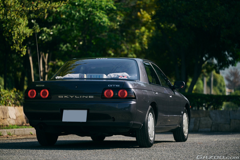日産・スカイライン スカイライン GTE タイプXの光るテールランプ