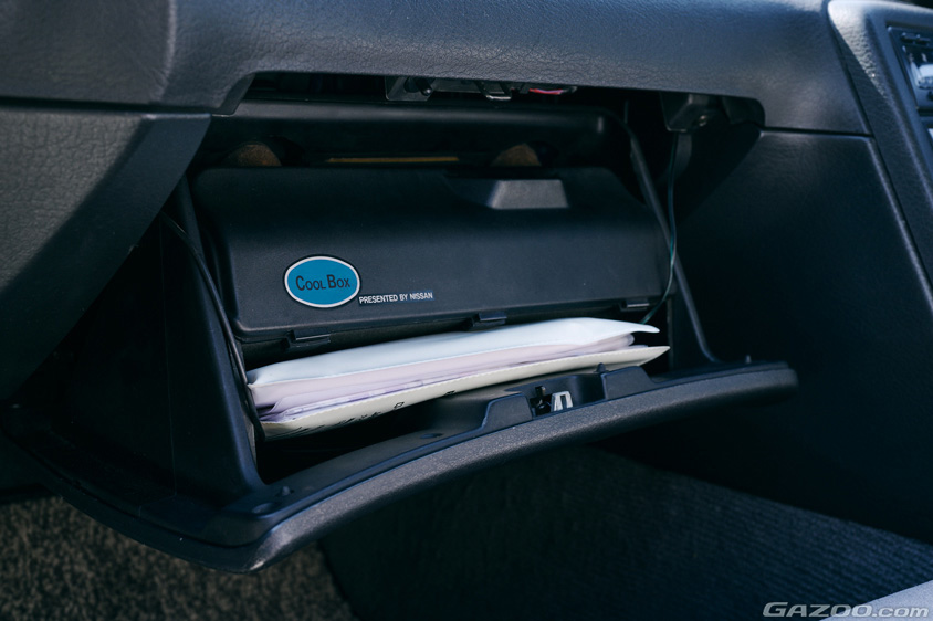 日産・スカイライン スカイライン GTE タイプXのグローブボックス