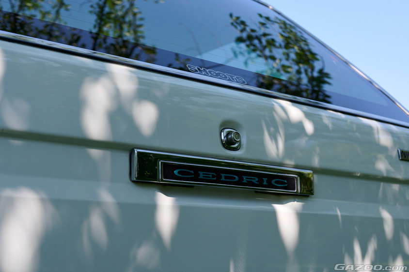 日産・セドリックバン（VY30）のリヤのエンブレム