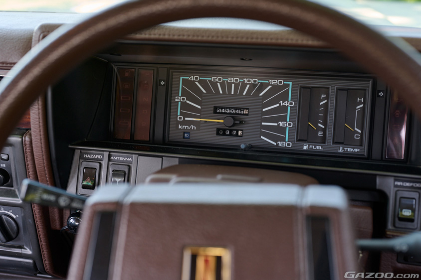 日産・セドリックバン（VY30）のメーター